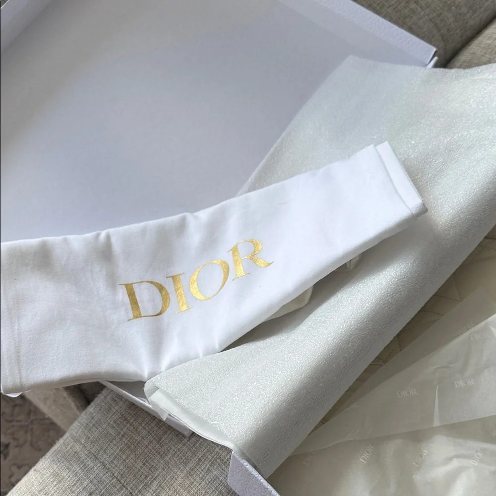 Dior White and Gold Luxury Packaging - Picture 3 of 12
